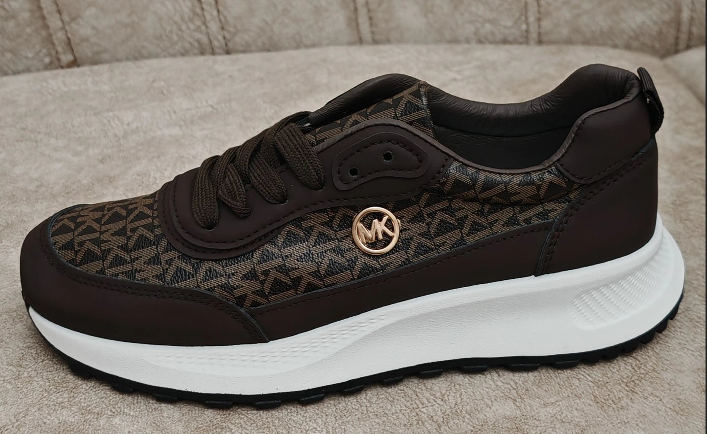 Chaussure femme élégante et confortable